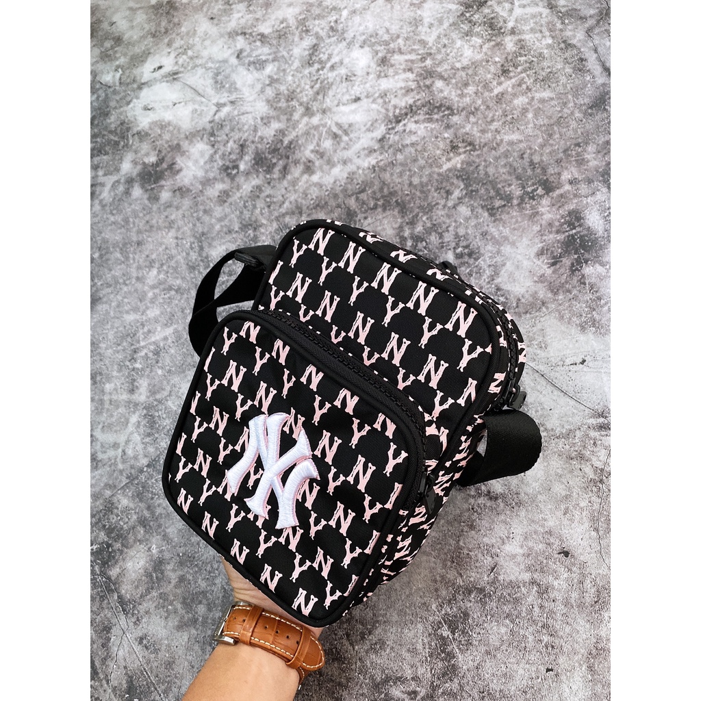 Túi đeo chéo nam nữ B210 MLB MONOGRAM RAINBOW MINI BAG - đen in vàng hồng