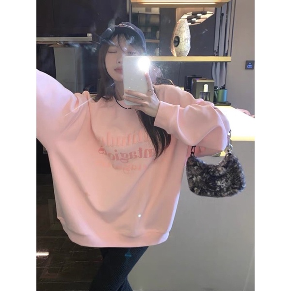 Áo sweater in chữ