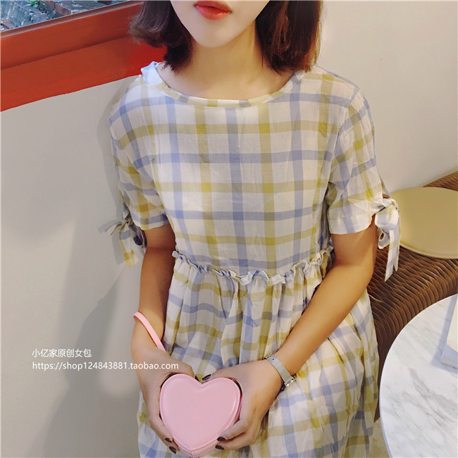 Ví cầm tay thiết kế trái tim đơn giản xinh xắn cho nữ