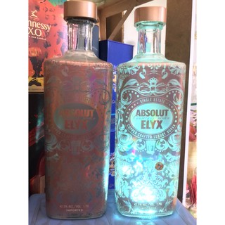 Vỏ chai rượu Absolut Elyx 1.75lit có đèn Led đế