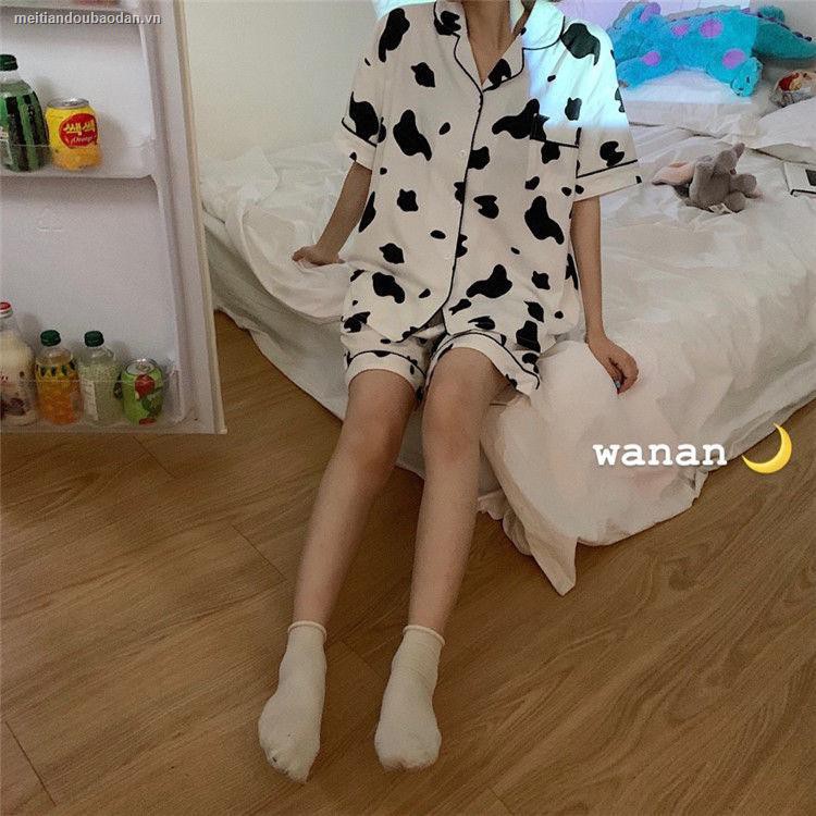 Bộ Đồ Ngủ Ngắn Tay Họa Tiết Bò Sữa Đáng Yêu Cho Nam Nữ 2021 | BigBuy360 - bigbuy360.vn
