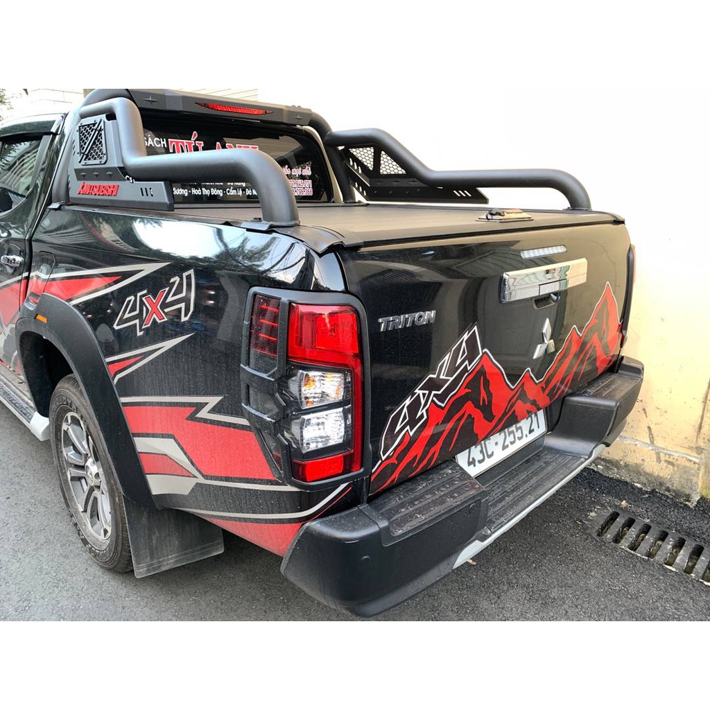 Bộ ốp tay cửa, hõm cửa xe Mitsubishi Triton 2020- 2022, Nhựa đen abs cao cấp
