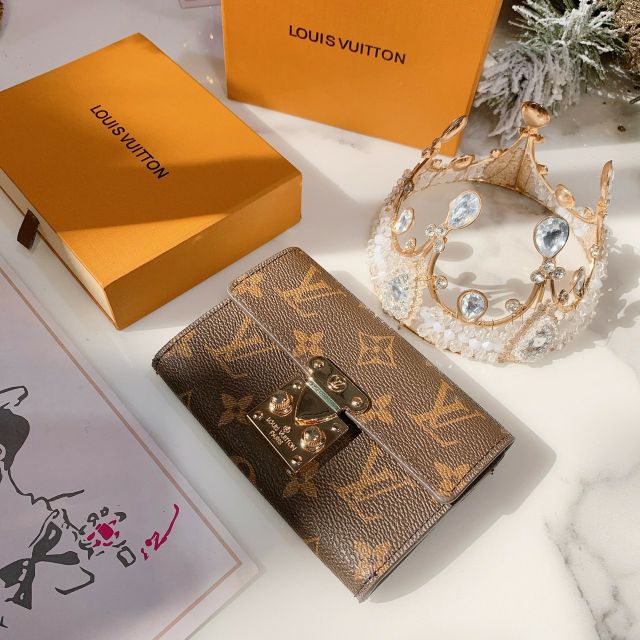 Ví V khoá sập (fullbox ảnh thật) | BigBuy360 - bigbuy360.vn