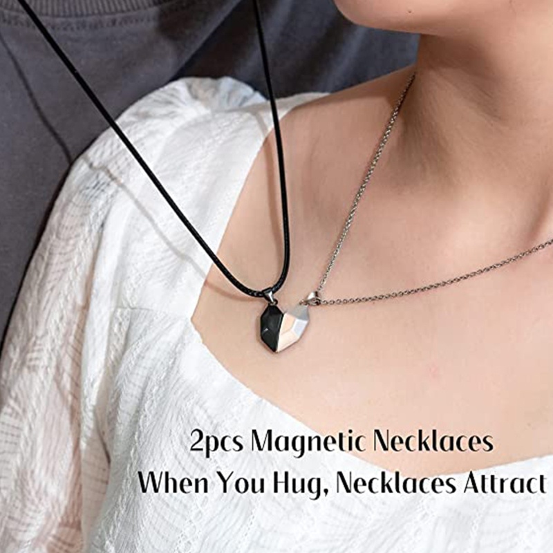 Set 2 Vòng cổ Mặt Trái Tim Có Nam Châm Thời Trang Dành Cho Cặp Đôi
