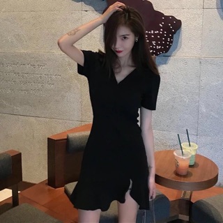 Váy đen xẻ đùi cổ V ulzzang