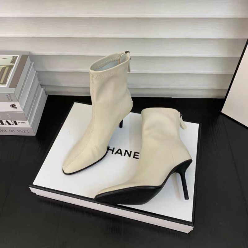 Boots ngắn da lì va da bóng mũi thon gót nhọn đen trắng kem