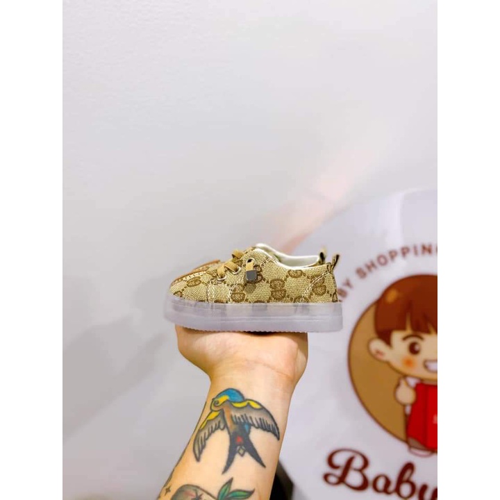 giày mũi méo cho bé trai bé gái