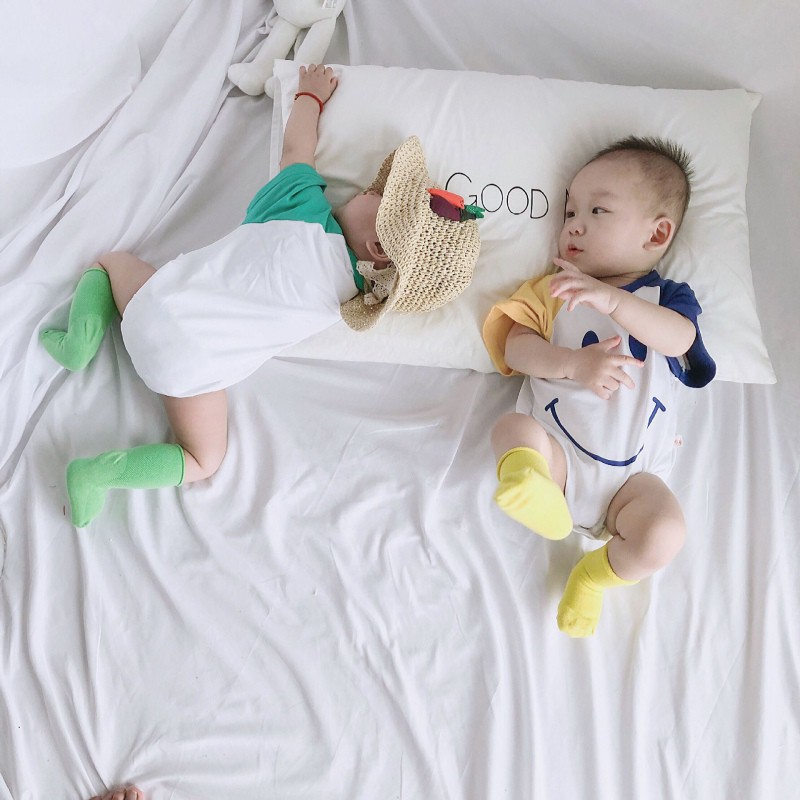 Bộ đồ liền thân tay ngắn in hình mặt cười dành cho bé sơ sinh