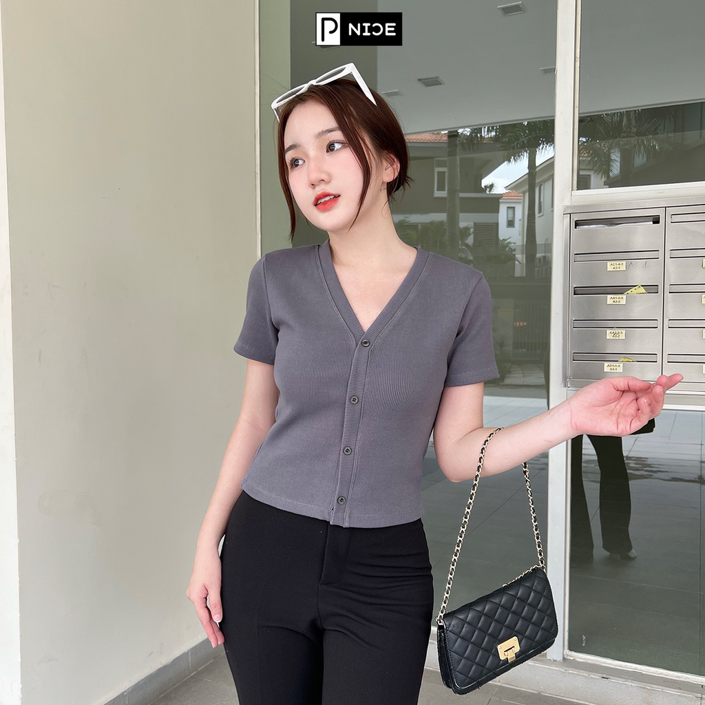 - Áo thun gân nữ trơn cổ tim có nút ngắn tay body phông thoáng mát Pnice chất vải dày dặn
