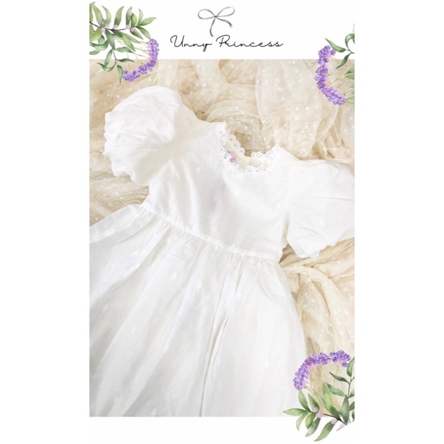 🌼 Đầm trắng thêu chân dễ thương, chất vải tuyệt đẹp, sờ vào mới cảm nhận được đồ mềm mịn, tay phồng lộn xinh lắm ạ