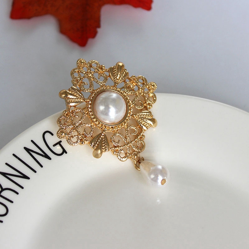 Ghim Cài Áo Hình Hoa Đính Ngọc Trai Thiết Kế Ấn Tượng