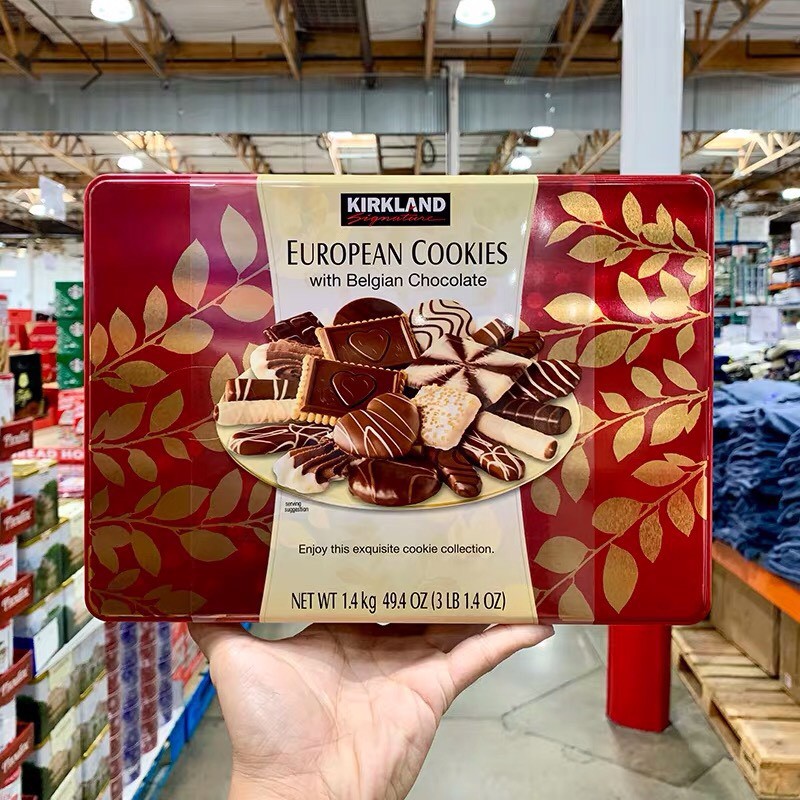 BÁNH QUY KIRKLAND SIGNATURE EUROPEAN COOKIES WITH BELGIAN CHOCOLATE HỘP THIẾC ĐỎ 1.4KG