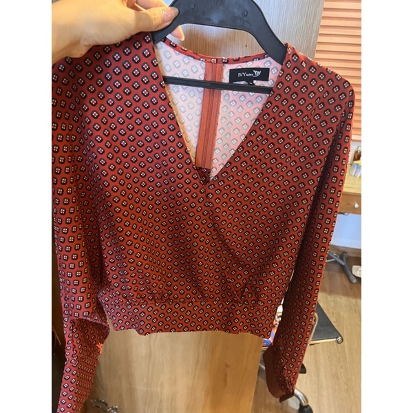( thanh lý) áo sm croptop Ivy Moda size M used