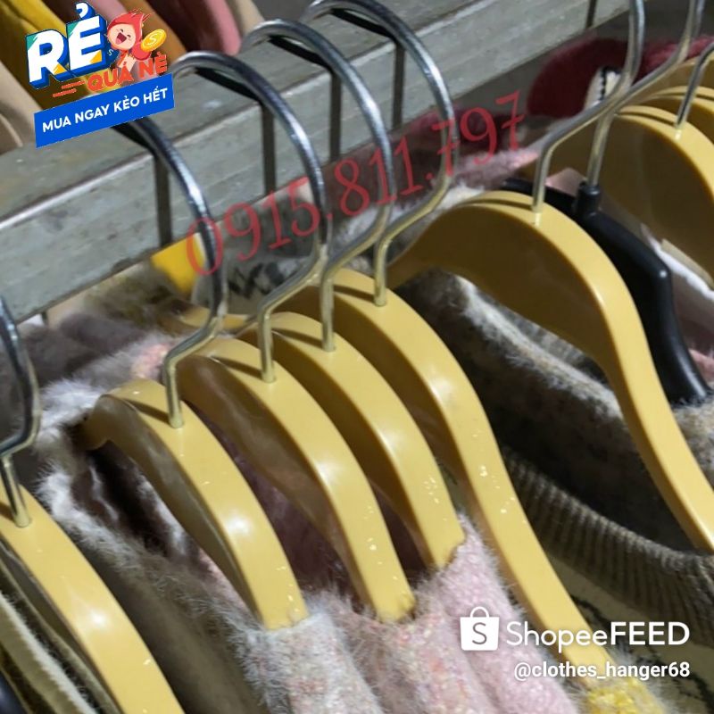 Combo 50 sản phẩm móc kẹp nhựa vàng treo quần áo,váy cho shop thời trang