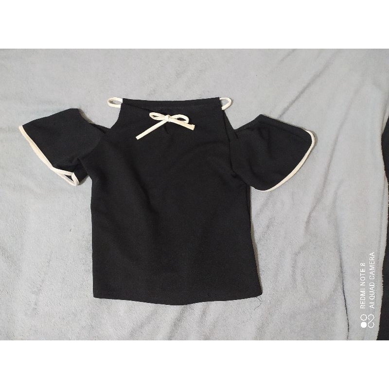 Pass đồ cá nhân / Thanh Lý / áo kiểu đen trắng trễ vai / Size S
