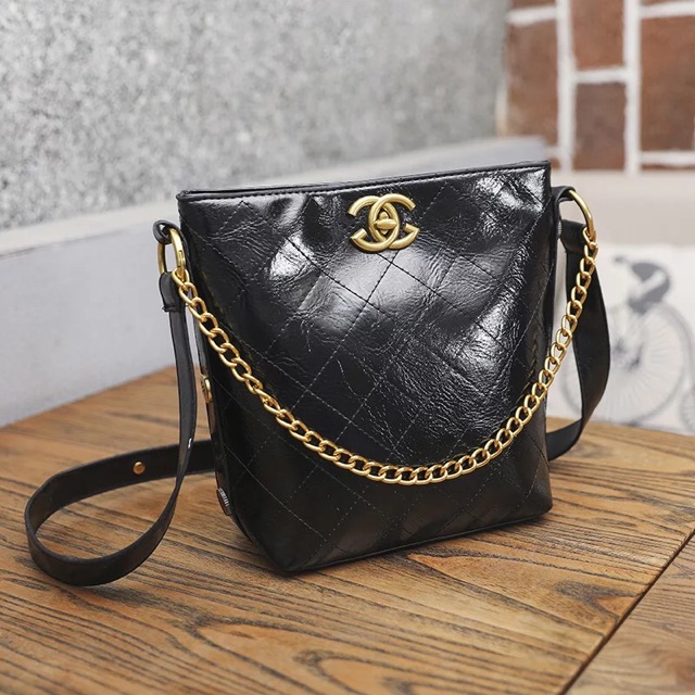 Có clip thật. Túi V quai xích A06