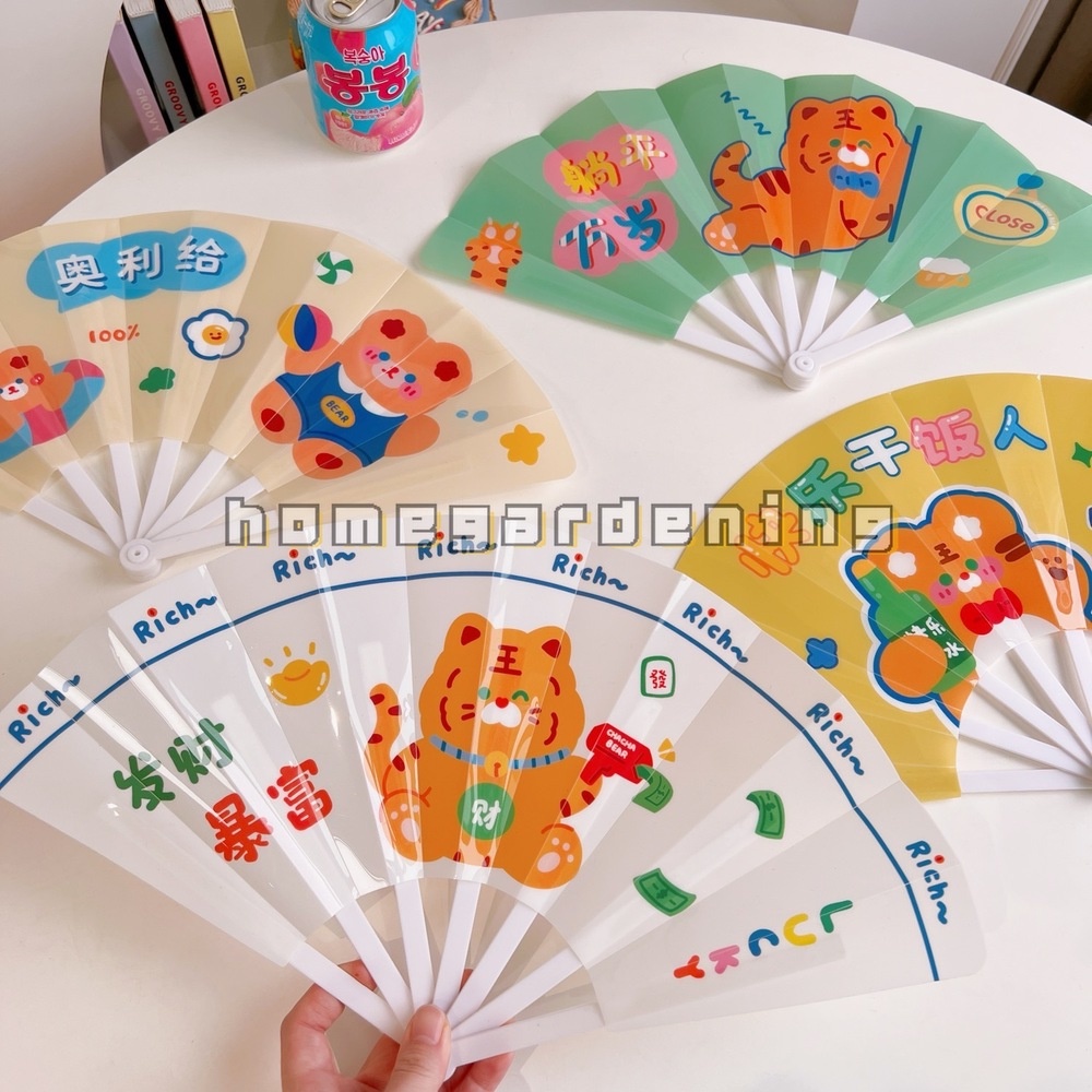 Quạt Xếp Mini Bằng Nhựa Họa Tiết Hoạt Hình Dễ Thương