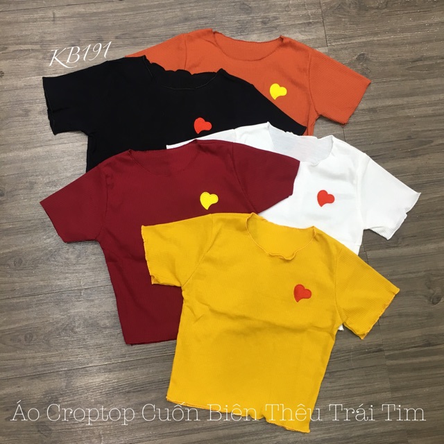 Áo Croptop Tay Ngắn Cuốn Biên Thêu Trái Tim