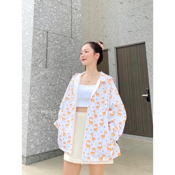 BIBOO - Áo khoác dù JACKET HỌA TIẾT hình HƯƠU CAO CỔ - GIRAFFE form rộng xinh xắn năng động