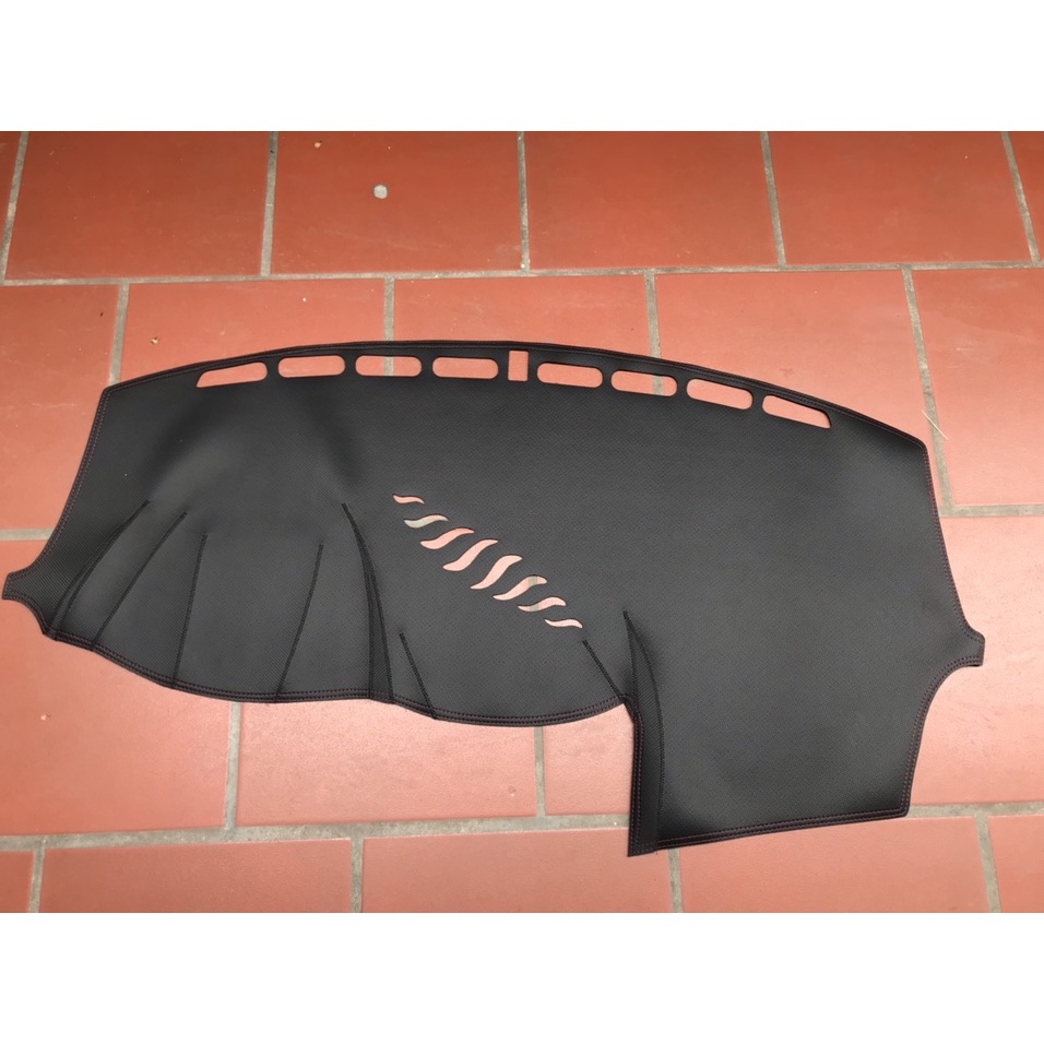 Thảm taplo da vân carbon cao cấp Ford Focus 2014-2019