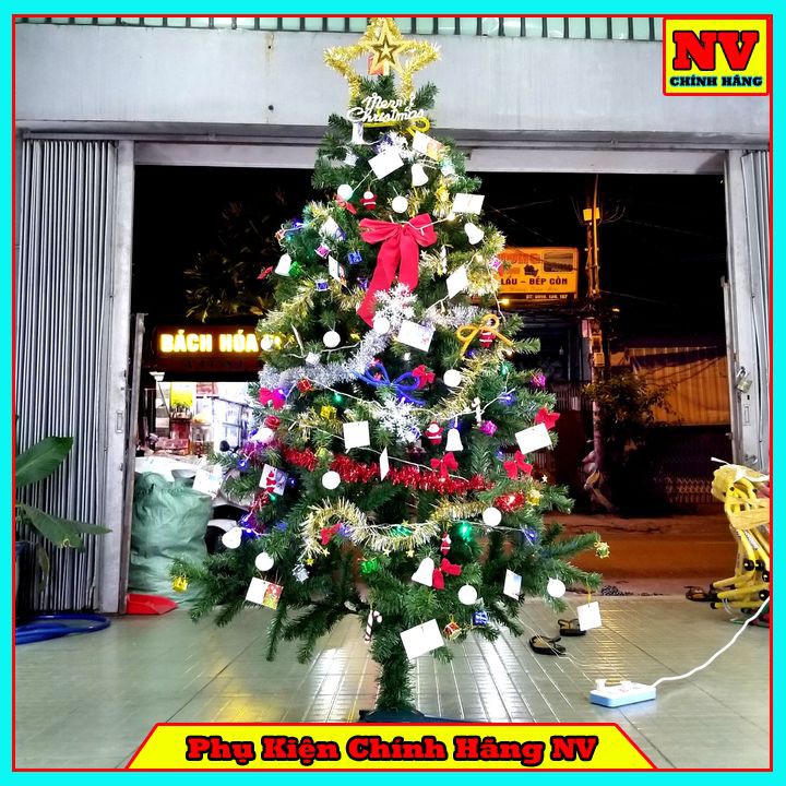 Cây thông giáng sinh 1m8 trang trí noel cho nhà cửa, phòng khách, phòng ngủ hàng Việt Nam chất lượng cao