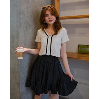 Áo croptop zipper cổ V 503036 Comic