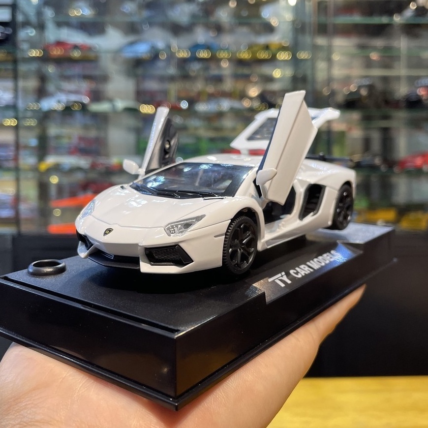 Xe mô hình ô tô giá rẻ Lamborghini Aventador LP740 tỉ lệ 1:32 của hãng TY 3 màu