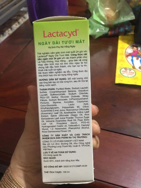 Lactacyd ngày dài tươi mát lá trầu không 250ml