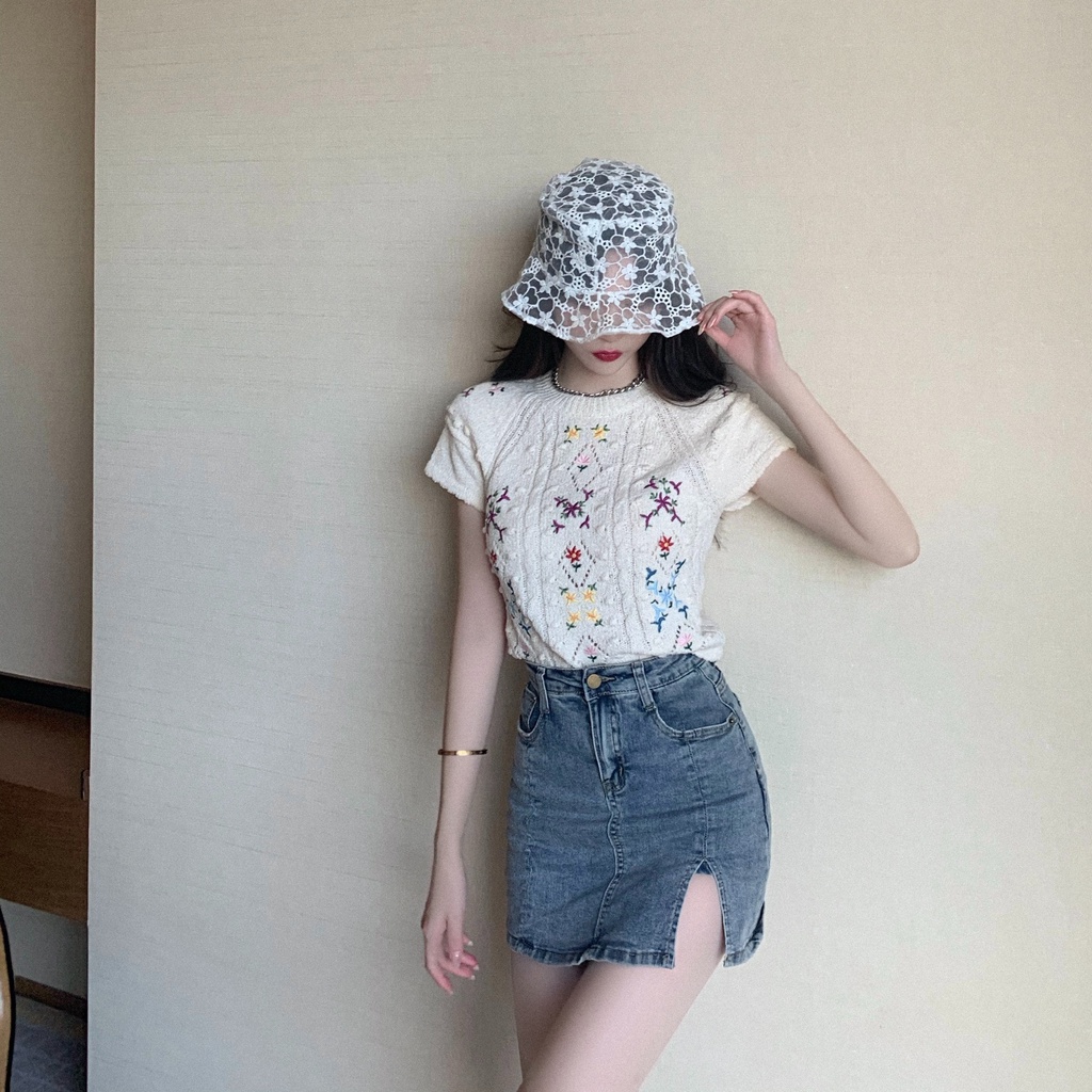 【Hana and Alice】Áo Thun Dệt Kim Tay Ngắn Thêu Họa Tiết Ba Chiều Dễ Thương