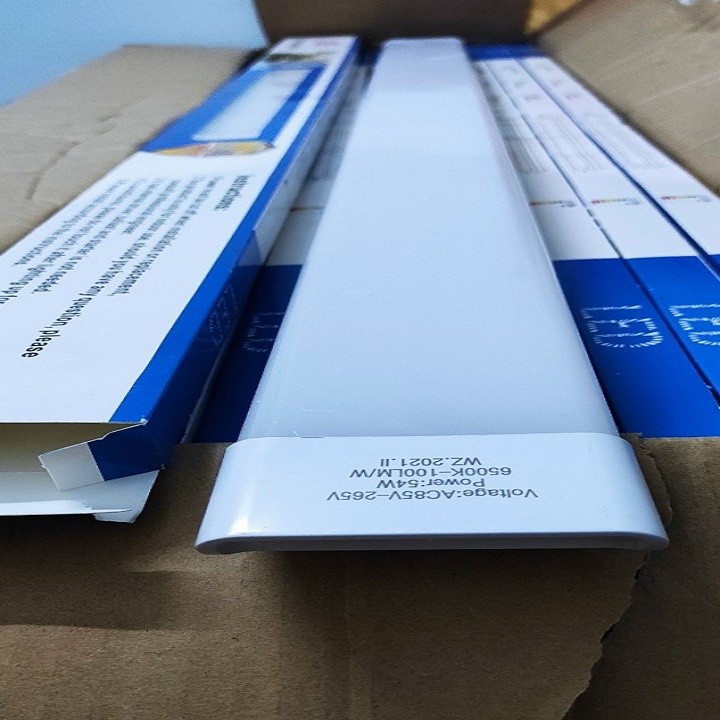 ĐÈN TUÝP LED BÁN NGUYỆT ĐẦU VUÔNG SIÊU SÁNG 3 HÀNG LED