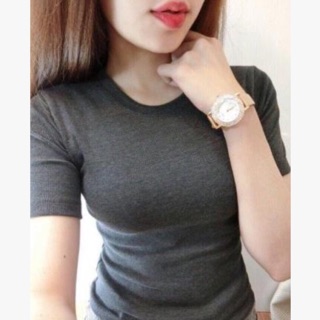 Áo thun tay ngắn cổ tròn