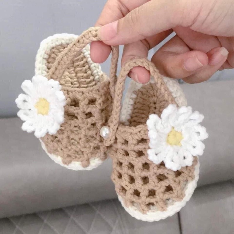 Dép sandal móc bằng len handmade cho bé yêu