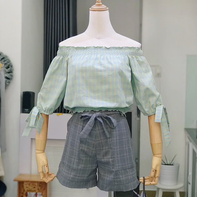 Áo bẹt vai caro cột nơ tay