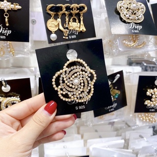 Cài áo hoa đá hạt trai nữ hot trend