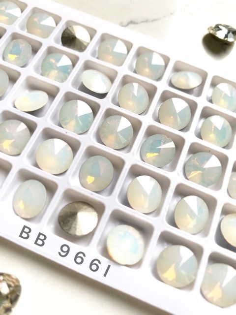 Đá khối trang trí móng Nail cao cấp giá yêu thương