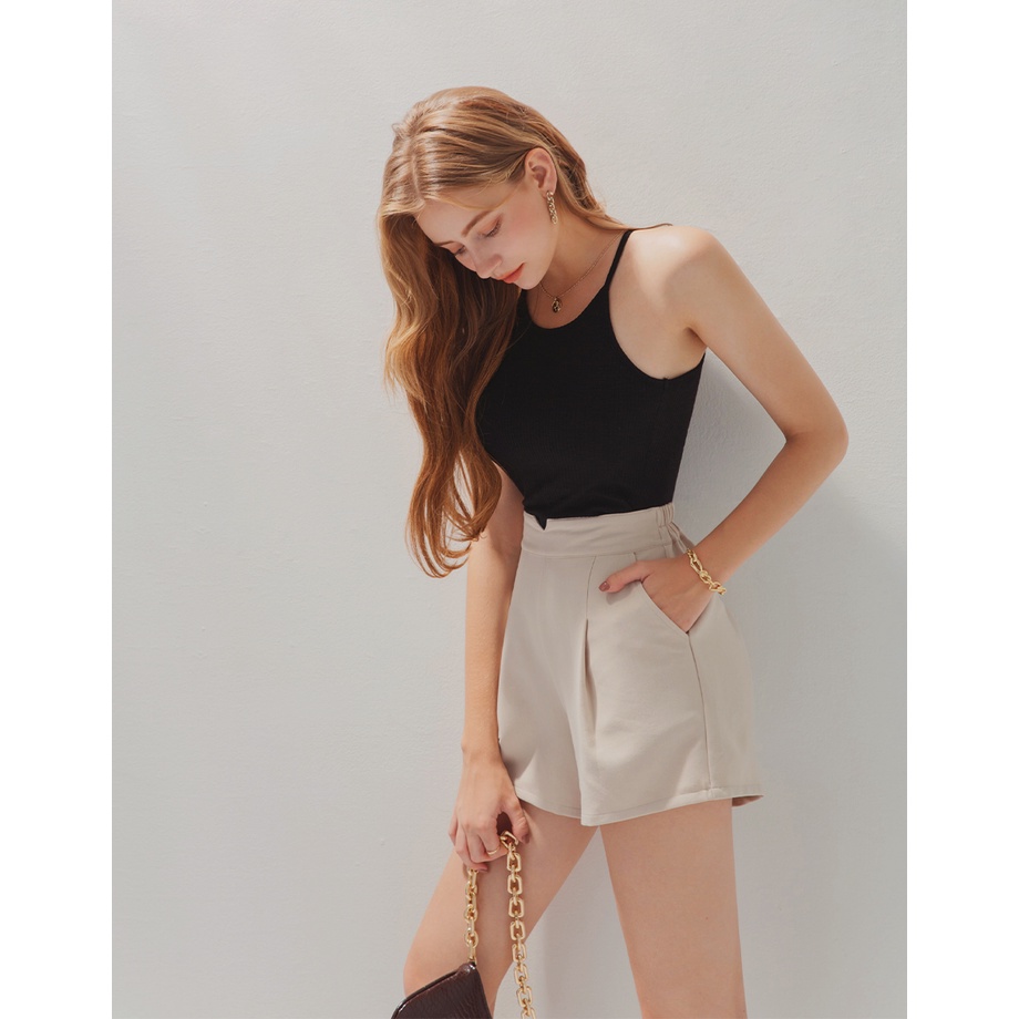 Quần short lưng cao xếp ly cắt chữ V nhỏ nữ Air Space 2120123020