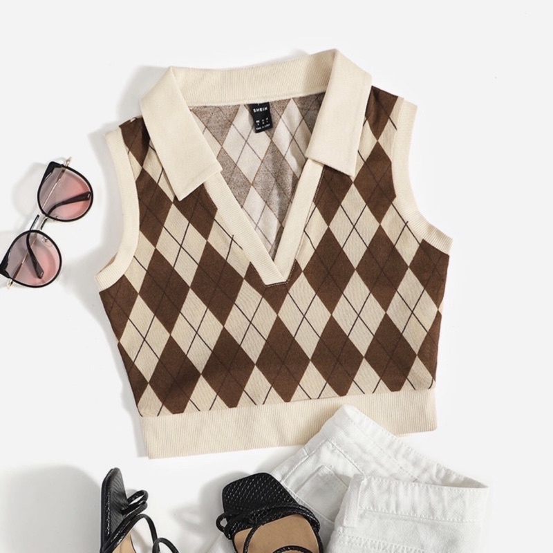 Áo gile croptop tay ngắn cổ polo hoạ tiết quả trám Aimee closet