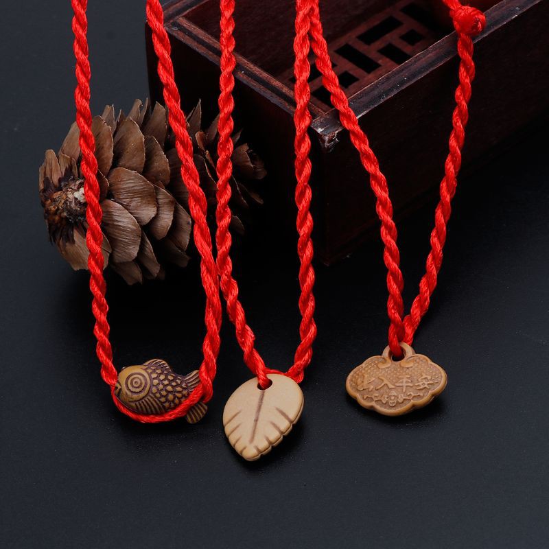 Vòng tay kiểu bện dây đỏ may mắn