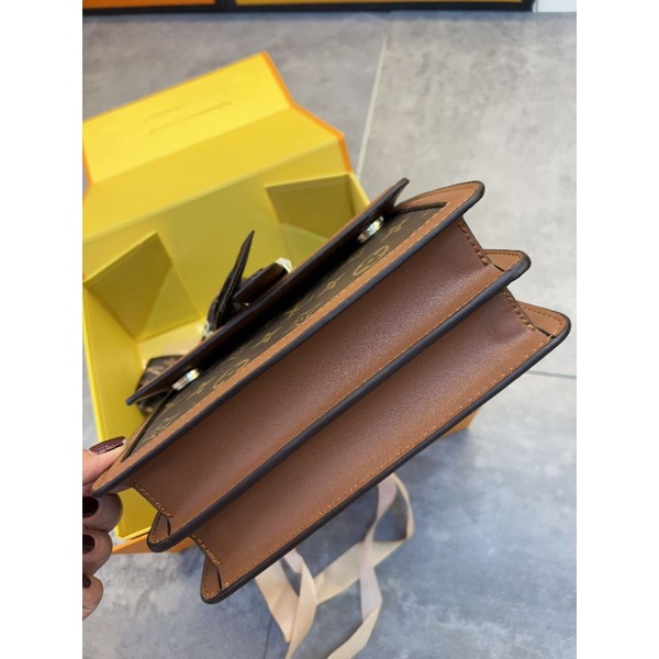 Túi xách tay chất đẹp khèm khăn lv