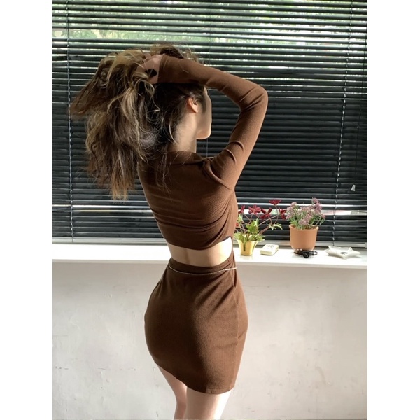 Váy mini cổ polo dài tay khoét eo thun gân  | dias.worlddd