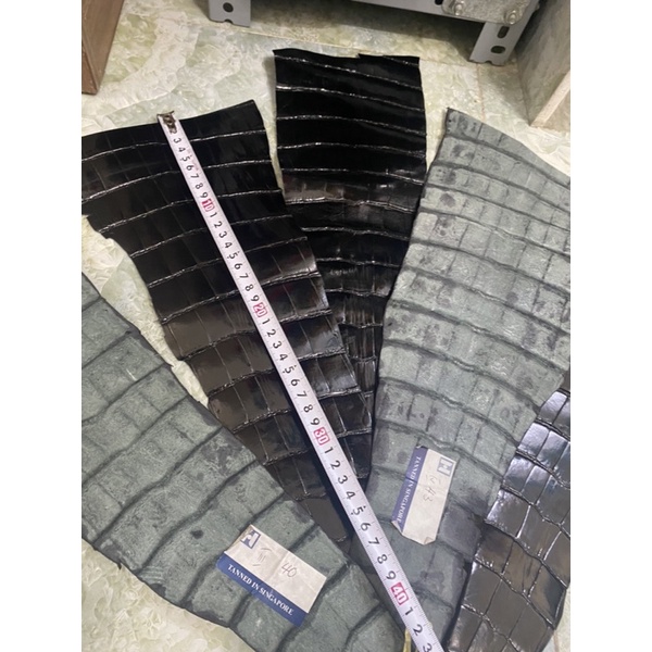 Da cá sấu đen bóng