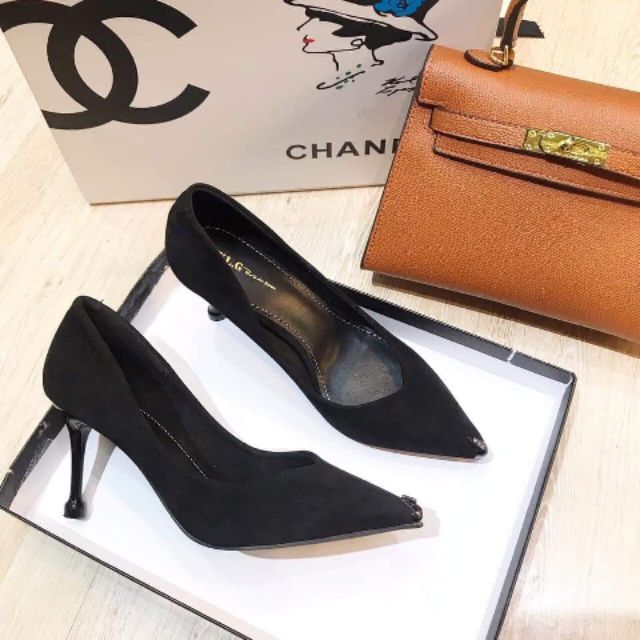 Cao gót mũi nhọn đen trơn gót đũa