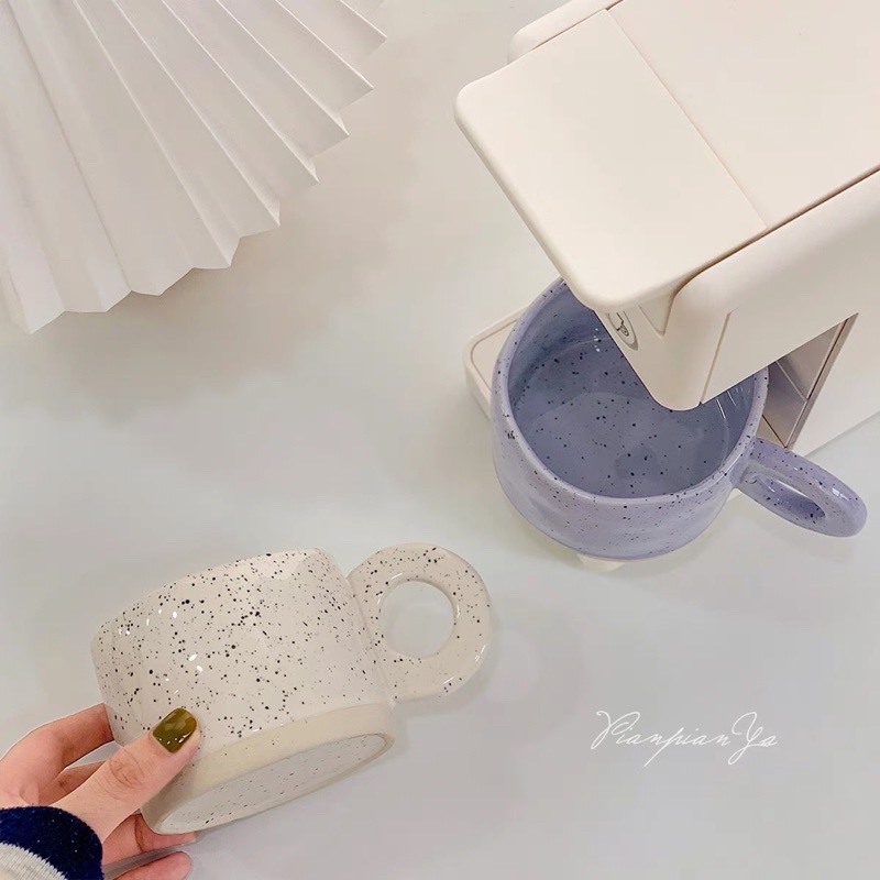 Cốc sứ vẩy mực có quai nghệ thuật