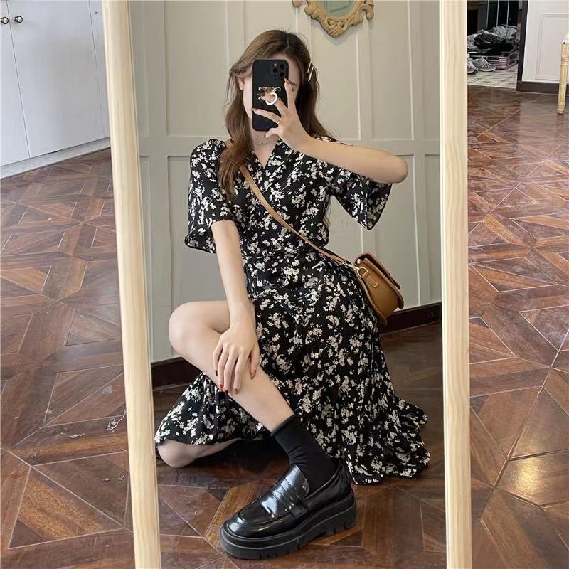 Đầm Tay Ngắn Cổ Chữ V Hoạ Tiết Hoa Thiết Kế Độc Đáo