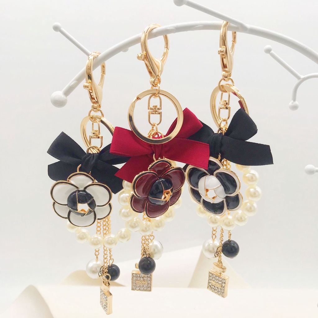 Móc Khóa Kim Loại Hình Hoa Trà Đính Ngọc Trai Thời Trang