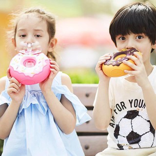 Bình nước cầm tay cho trẻ em trên 2 tuổi hình bánh ngọt Donuts độc lạ kèm ống hút silicon mềm và quai đeo