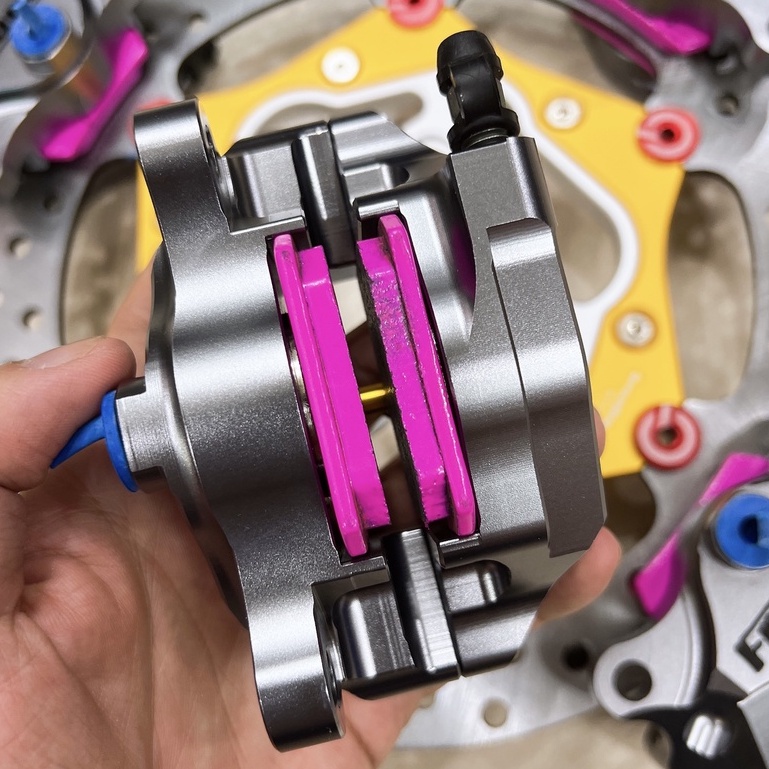 Heo Dầu FRANDO 2piston đối xứng, gắn thông dụng nhiều dòng xe - Cả Trước và Sau 3 Màu: NÂU - XÁM - ĐEN