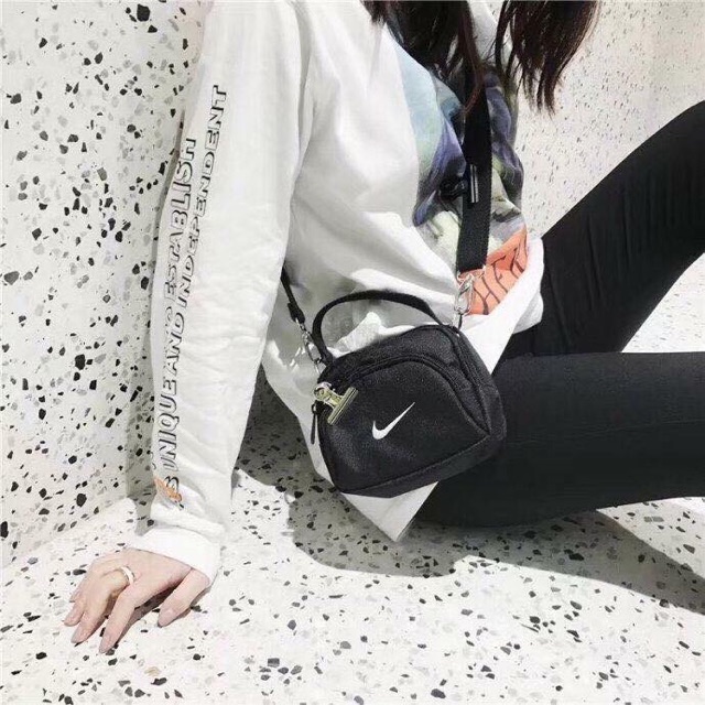 Túi đeo chéo nhỏ Nike
