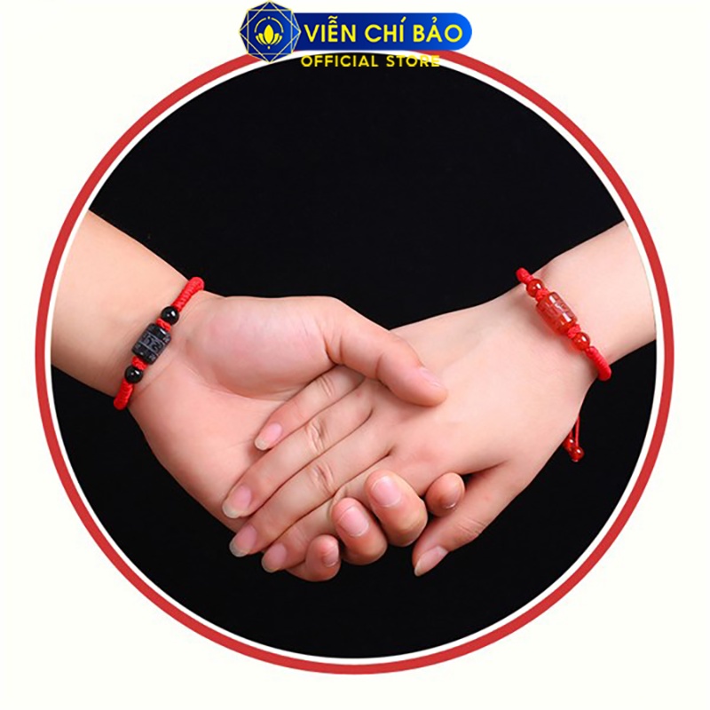Vòng chỉ tay trụ lục tự đen dây vải đỏ chất liệu đá tự nhiên thời trang phụ kiện trang sức Viễn Chí Bảo V000196