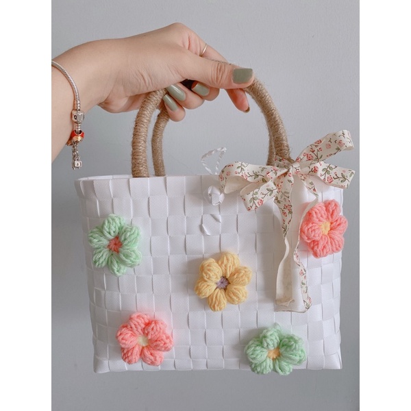 Giỏ xách đính hoa xinh xắn túi đan Handmade